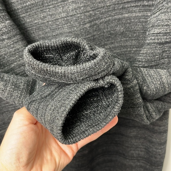 Aritzia Wilfred Free Oversized Cowl Neck Sweatshirt with Pockets Grey Heather - Picture 6 of 16